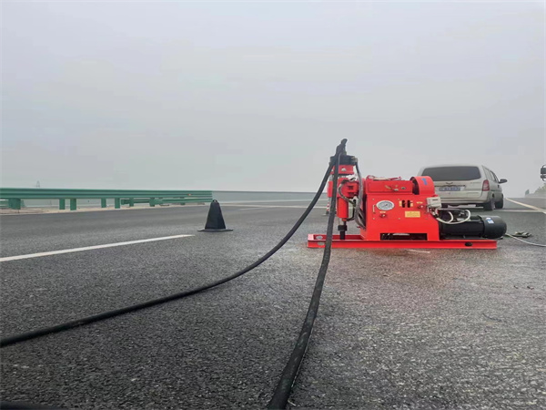 高台马路路基路面开裂下沉注浆加固灌浆